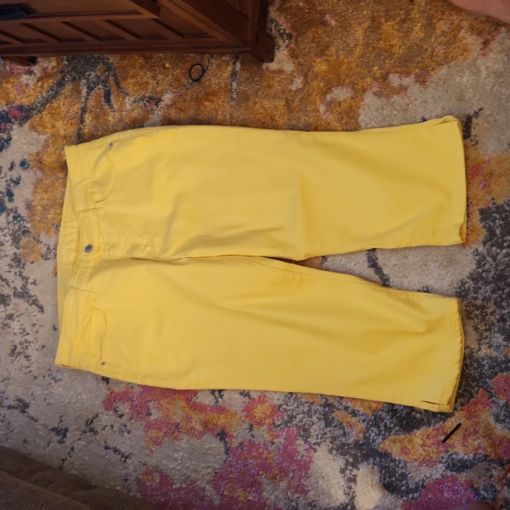 Women's yellow jean capri